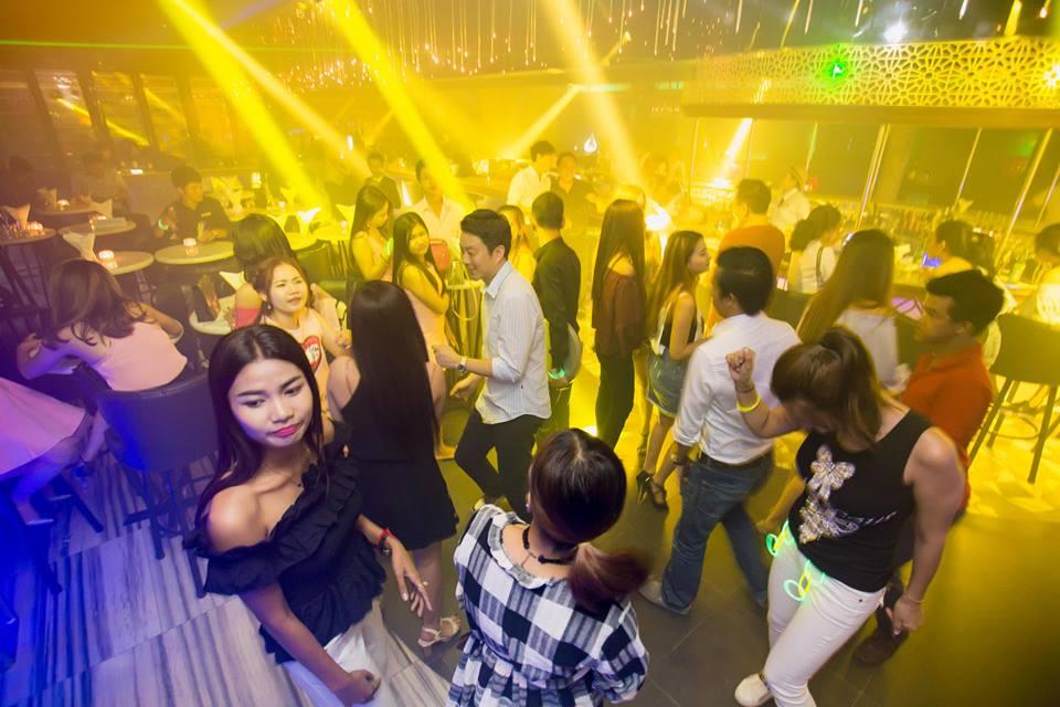 Phnom Penh Nightlife: Best Bars and Nightclubs [2024]